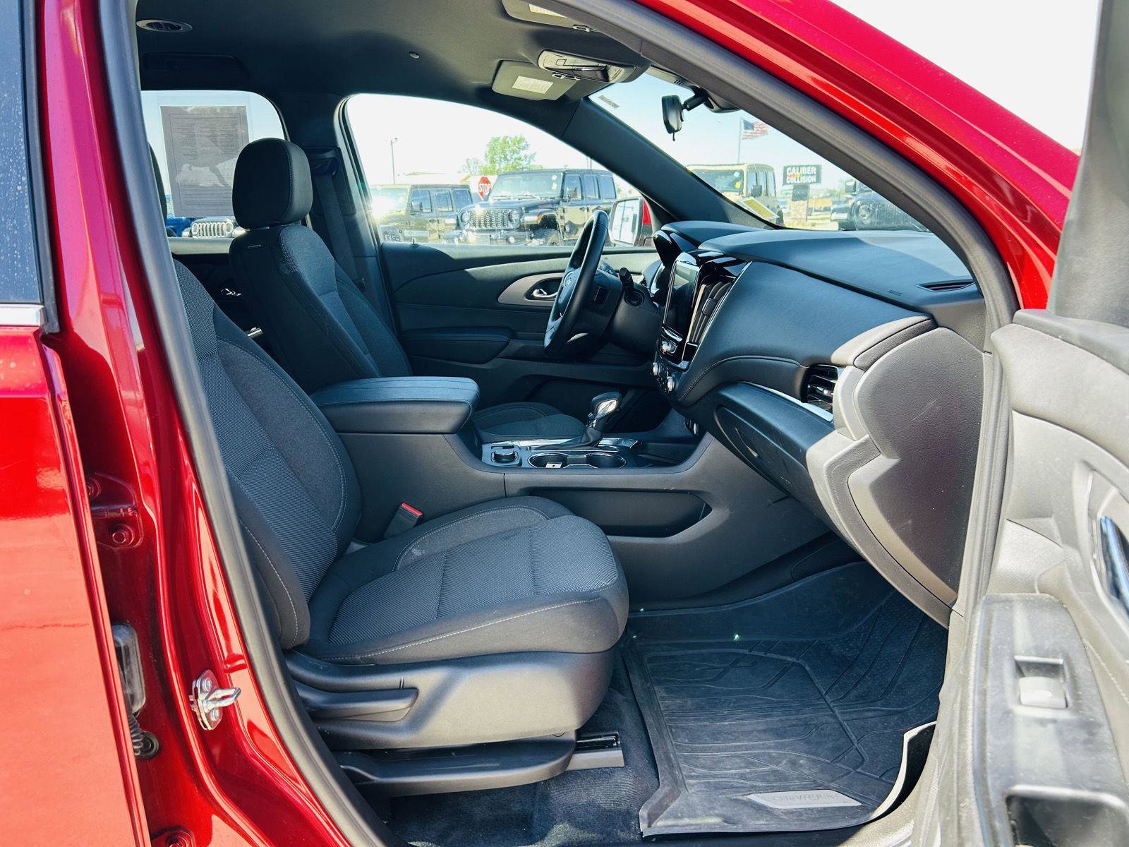 Used 2023 Chevrolet Traverse LT FWD image 35