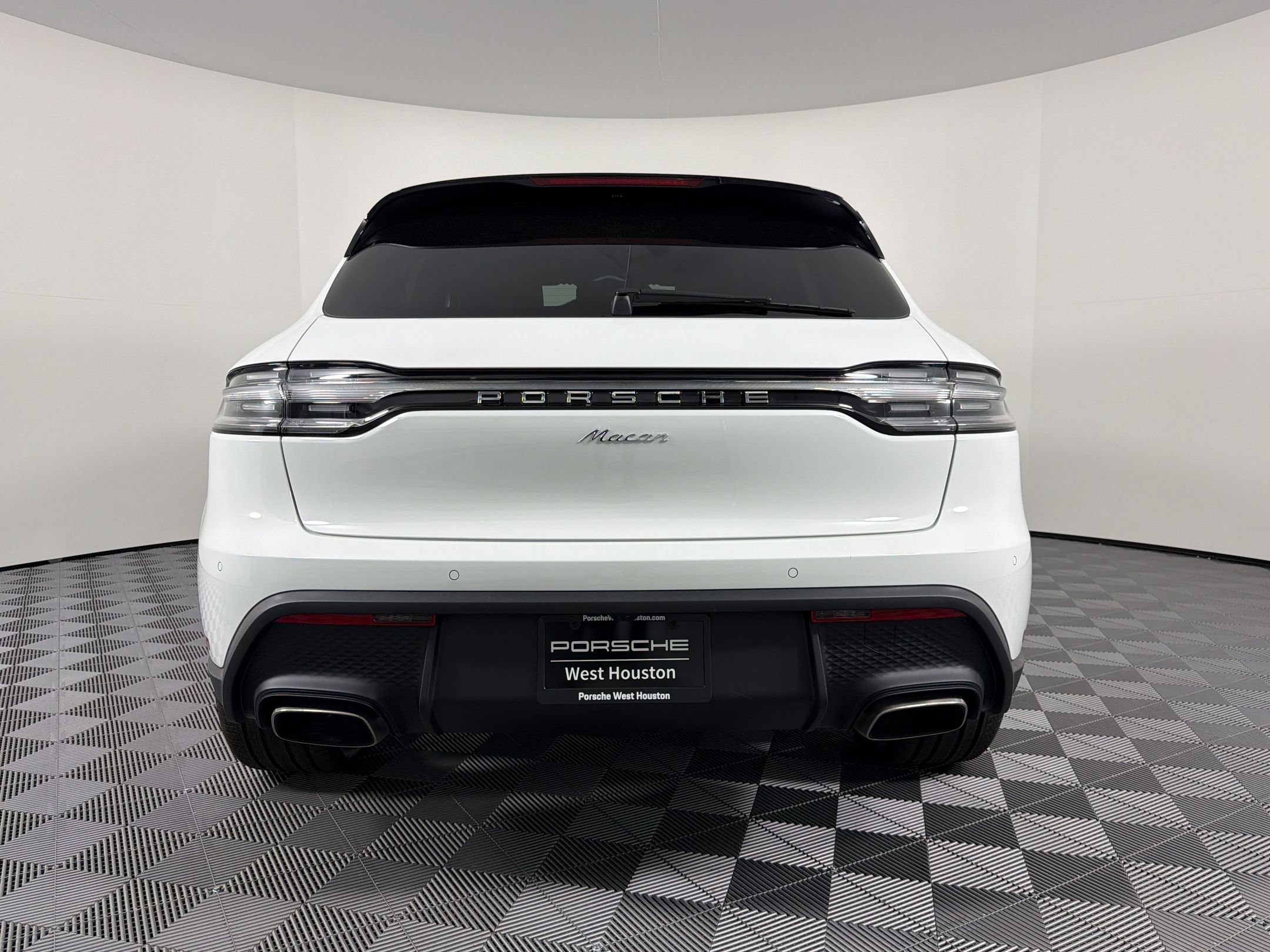 New 2026 Porsche Macan AWD/4WD image 10