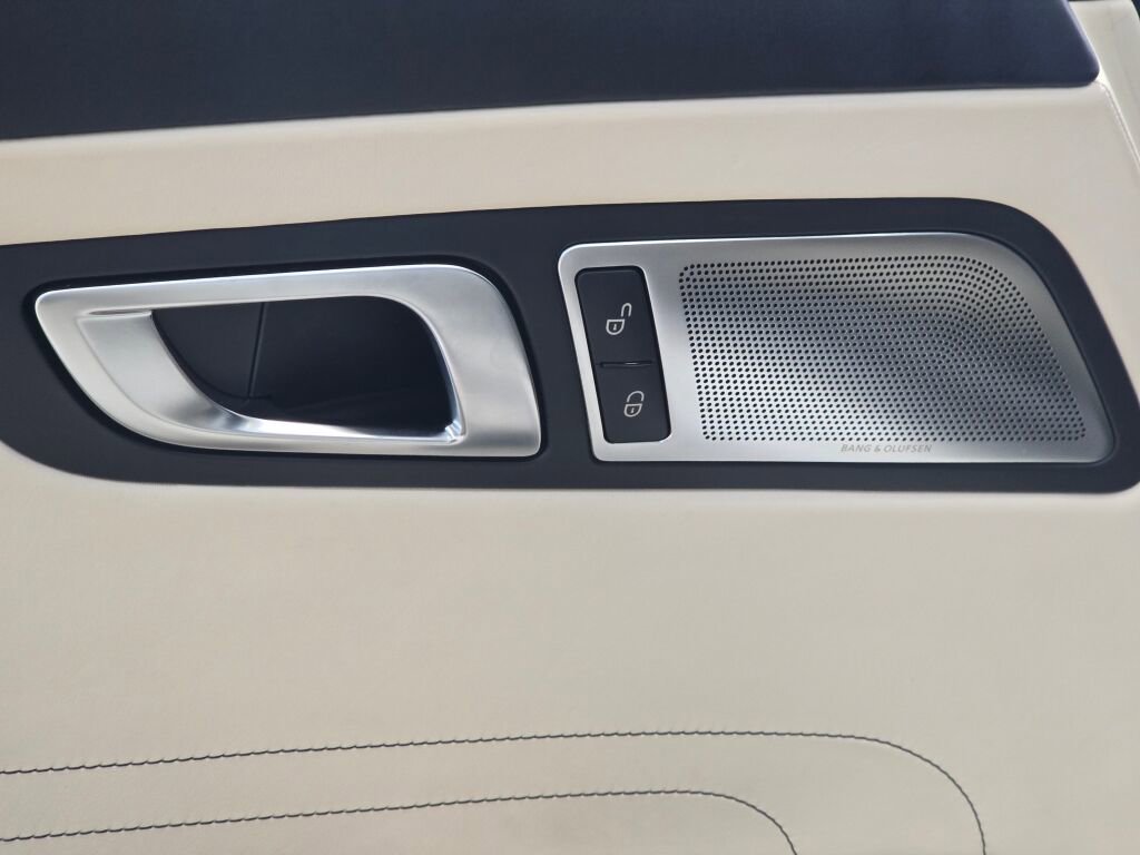 Used 2012 Mercedes-Benz SLS AMG Roadster image 37