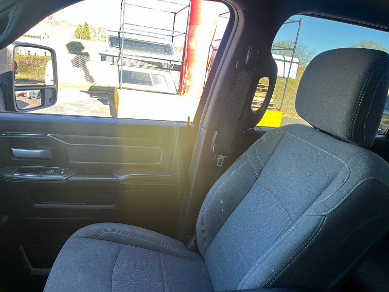 Used 2024 RAM 2500 Big Horn w/ Night Edition AWD/4WD image 38