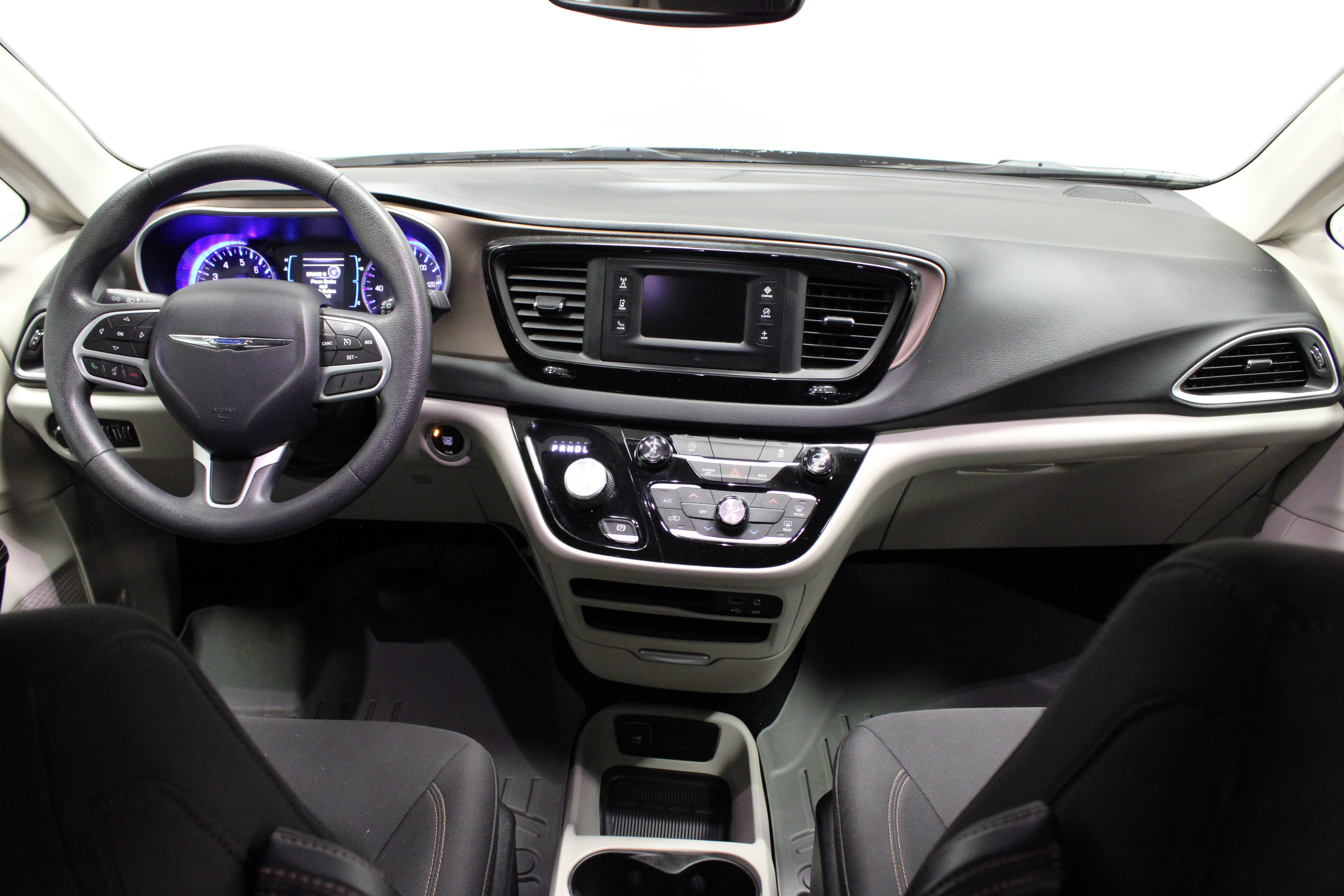 Used 2017 Chrysler Pacifica LX FWD image 19
