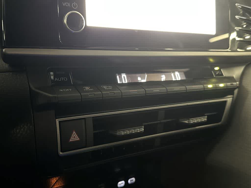 Used 2025 Toyota Camry SE FWD image 19