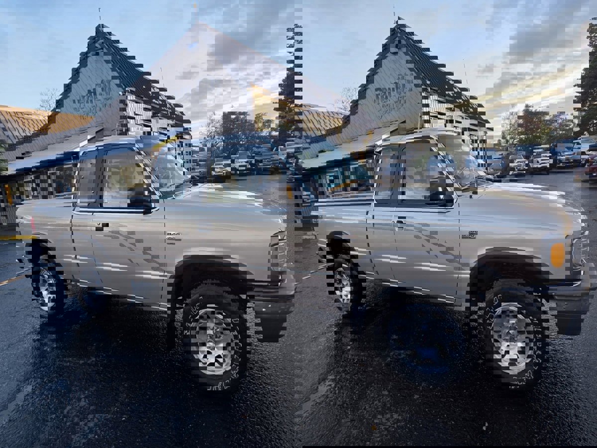 Used 1997 MAZDA B-Series Pickup 4x4 Cab Plus B4000 image 4