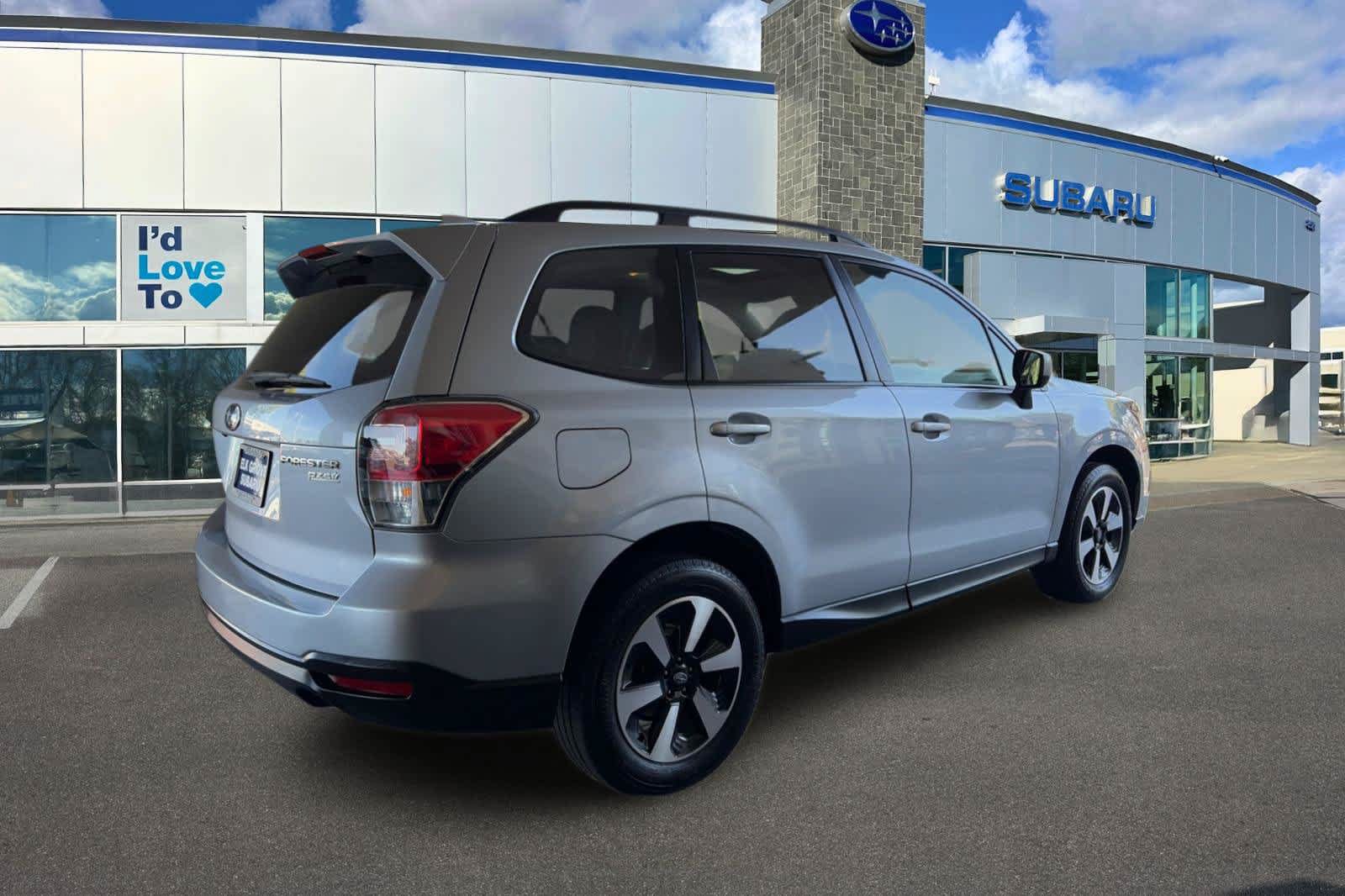 Used 2017 Subaru Forester 2.5i Premium AWD/4WD image 2