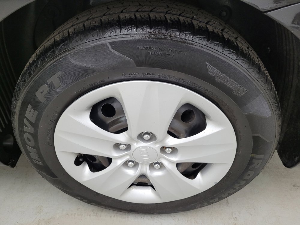 Used 2017 Kia Forte LX image 31