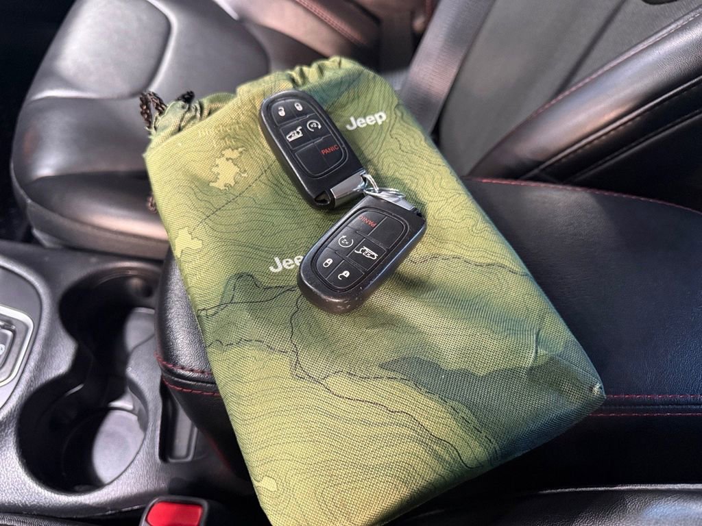 Used 2019 Jeep Cherokee Trailhawk w/ Comfort & Convenience Group image 45