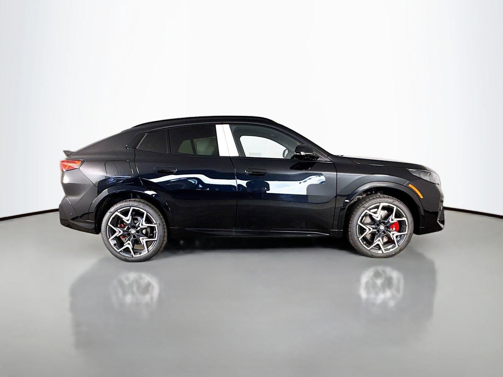 New 2026 BMW X2 xDrive28i w/ M Sport Package AWD/4WD image 8