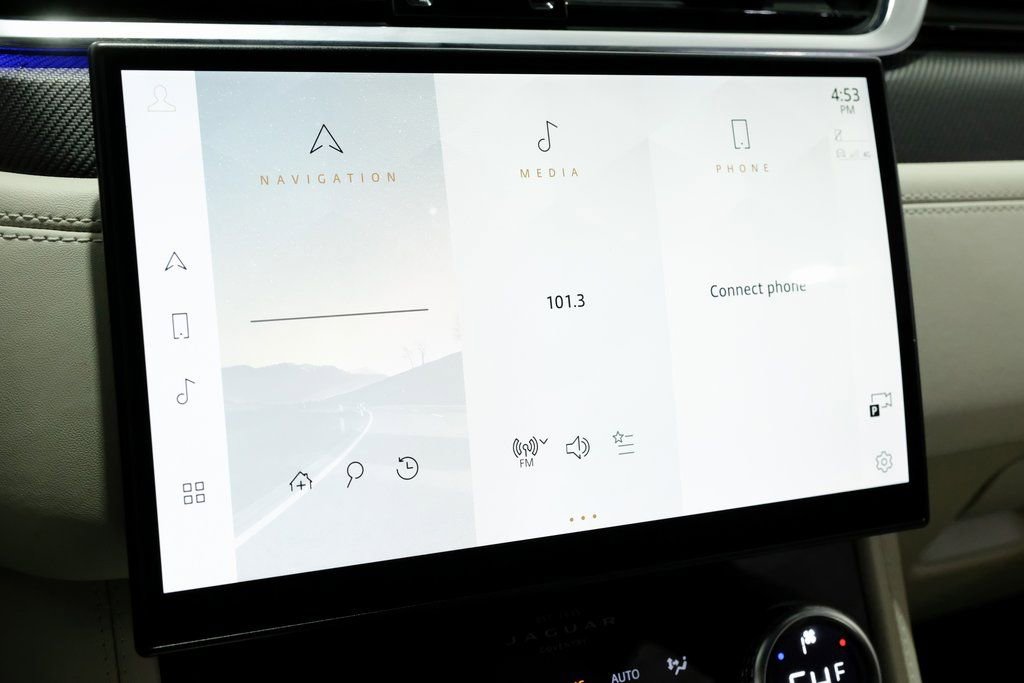 Used 2023 Jaguar F-PACE SVR image 22