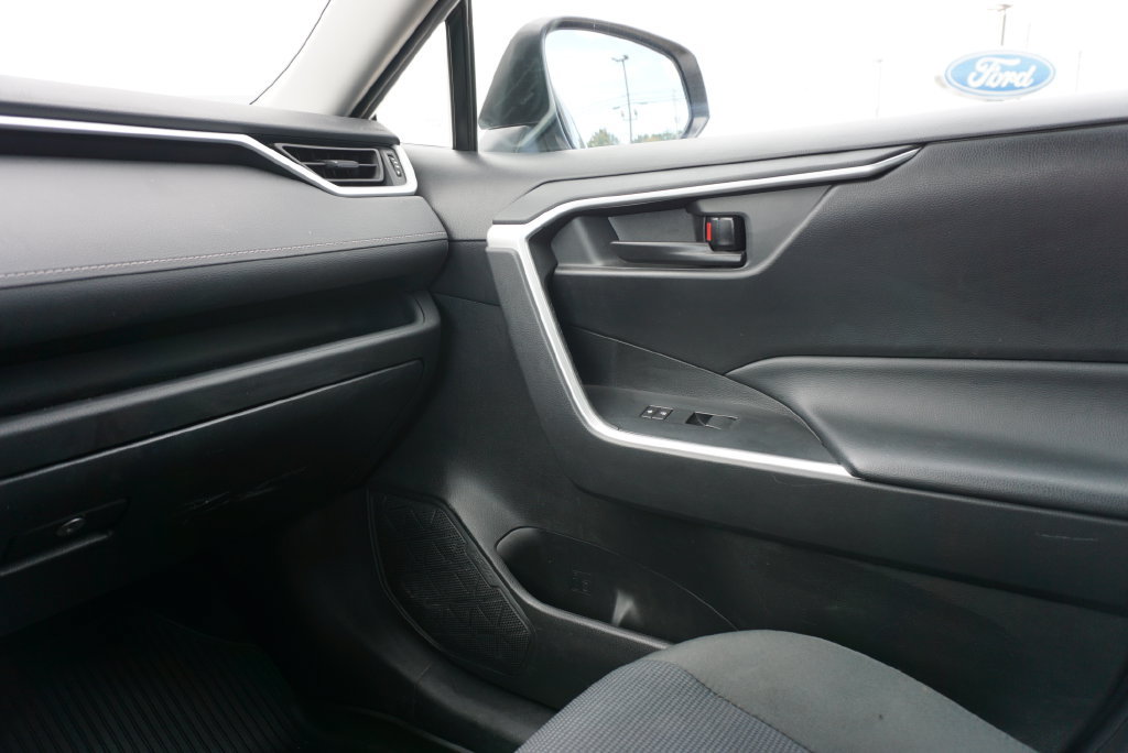Used 2022 Toyota RAV4 LE AWD/4WD image 28