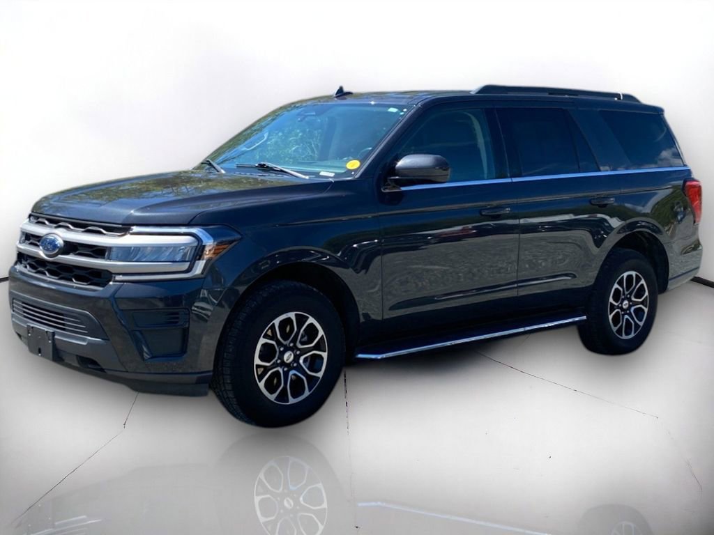 Used 2023 Ford Expedition XLT image 2