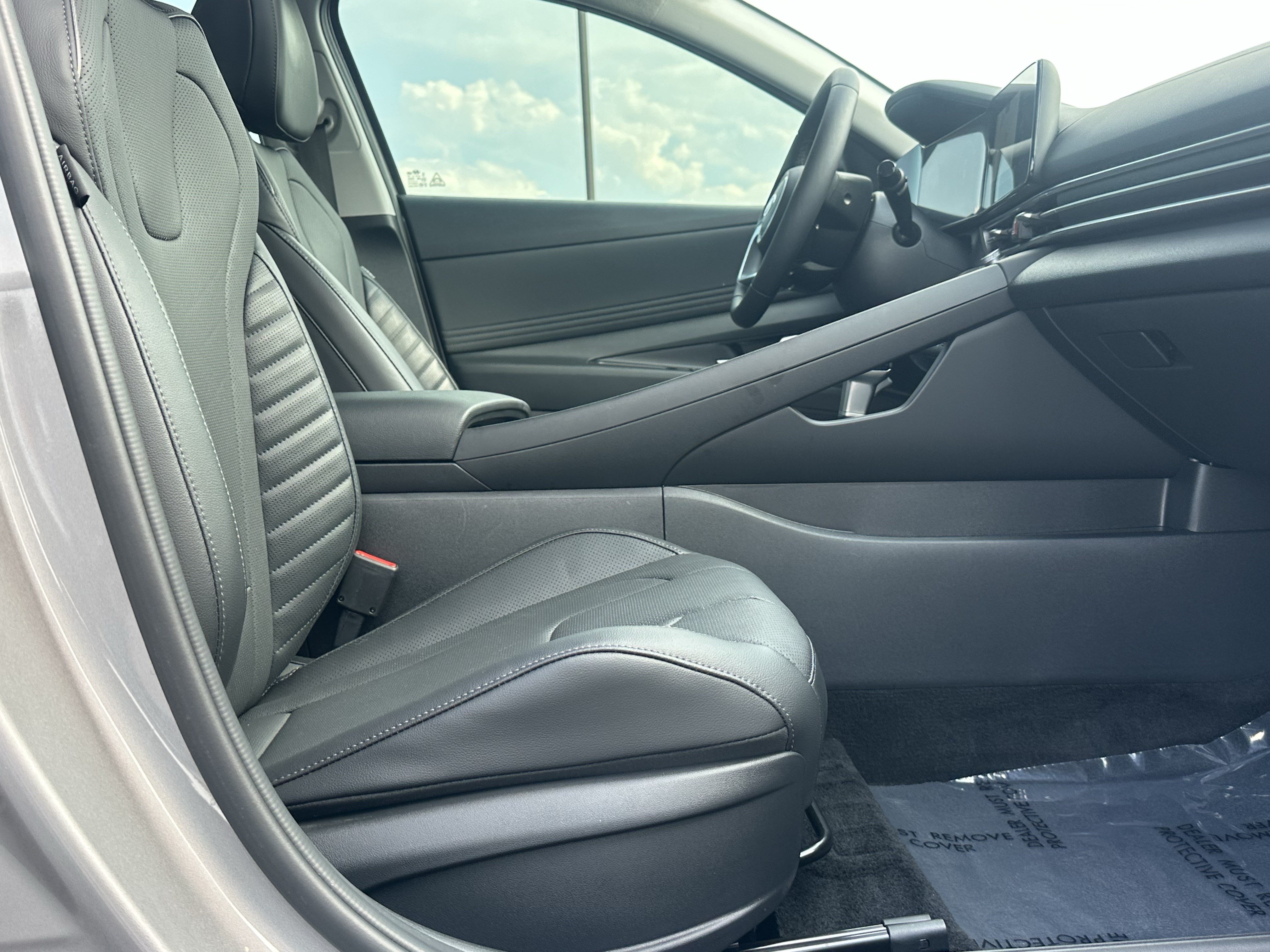 Used 2023 Hyundai Elantra Limited FWD image 15