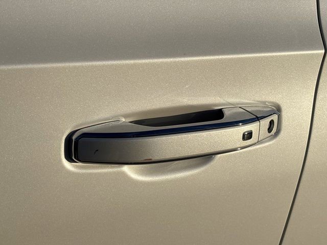 Used 2023 GMC Yukon XL Denali image 15