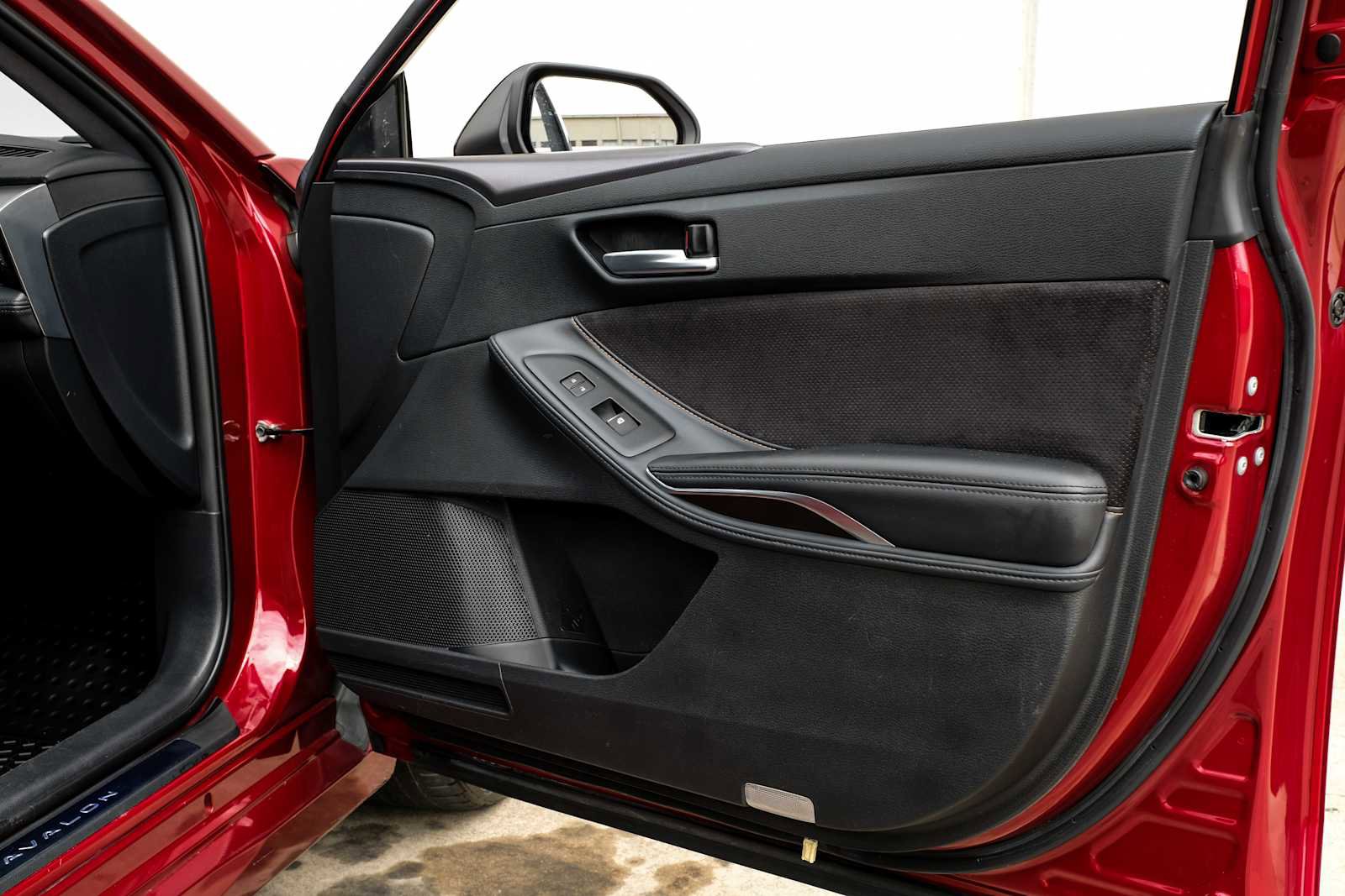 Used 2019 Toyota Avalon XSE image 44