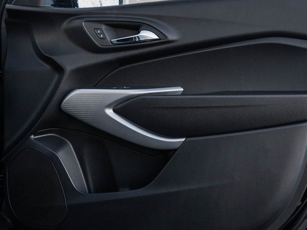 New 2026 Chevrolet Trax RS w/ Sunroof Package FWD image 9