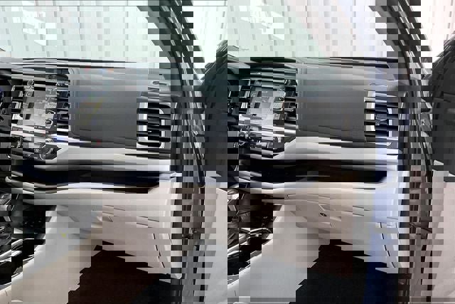 Used 2017 Toyota Highlander XLE image 18