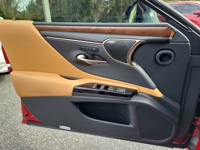 Used 2024 Lexus ES 300h Ultra Luxury w/ Accessory Package (Z2) image 36