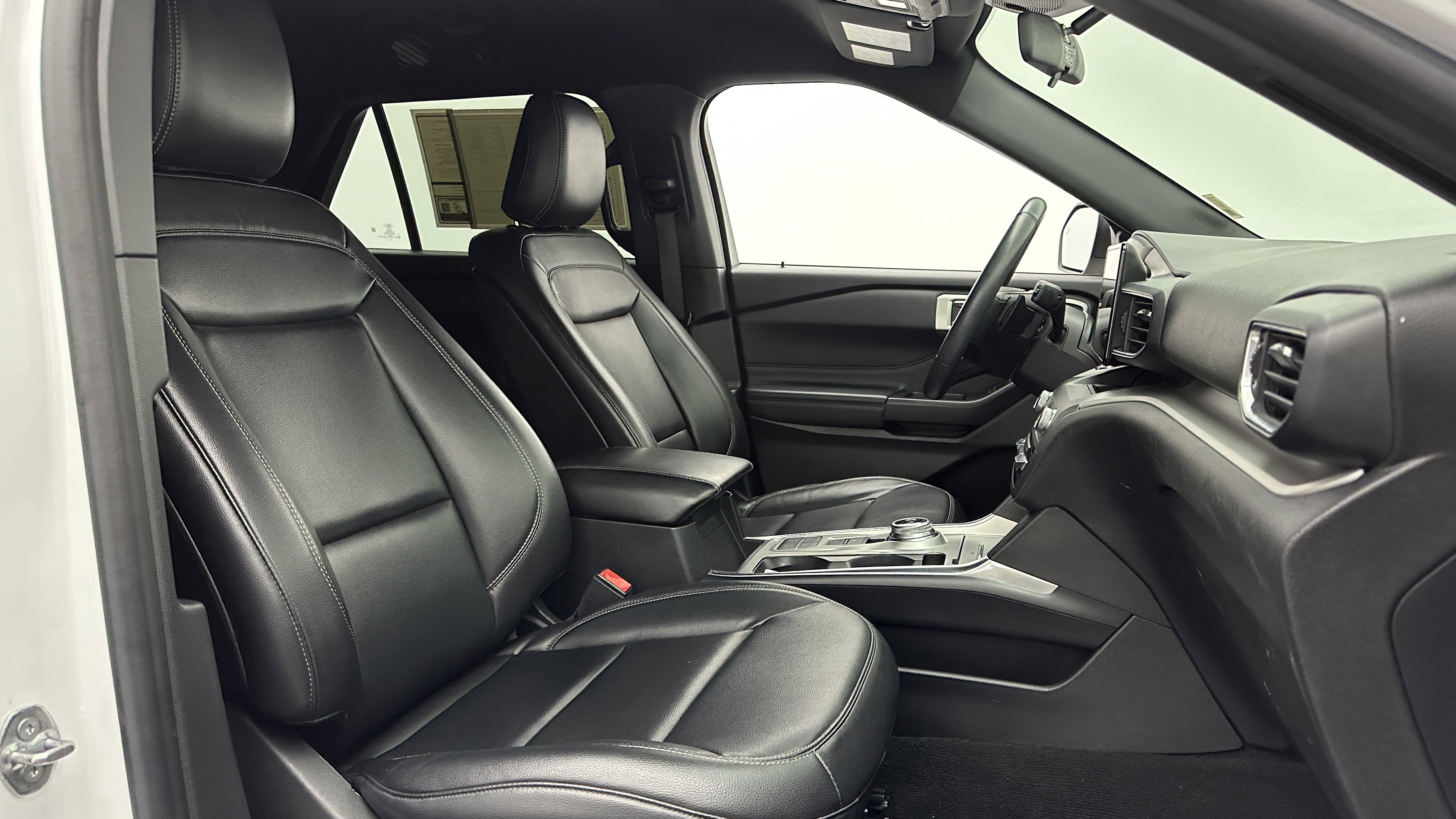 Used 2020 Ford Explorer XLT w/ Equipment Group 202A image 39