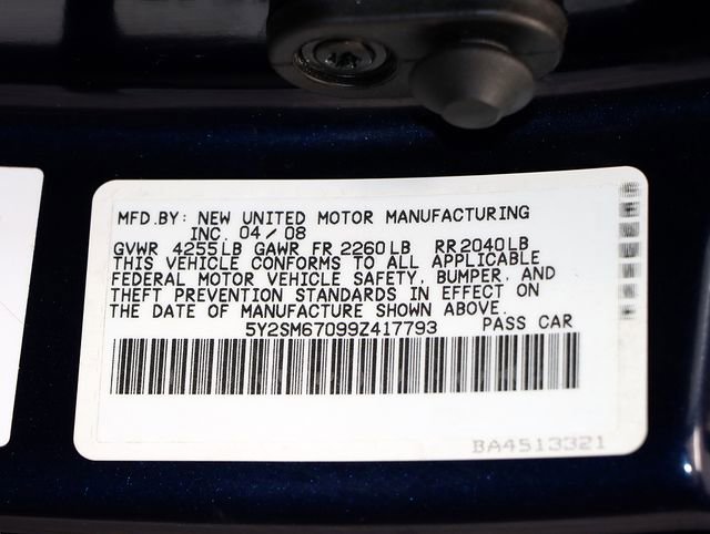 Used 2009 Pontiac Vibe AWD w/ Sun And Sound Package image 27