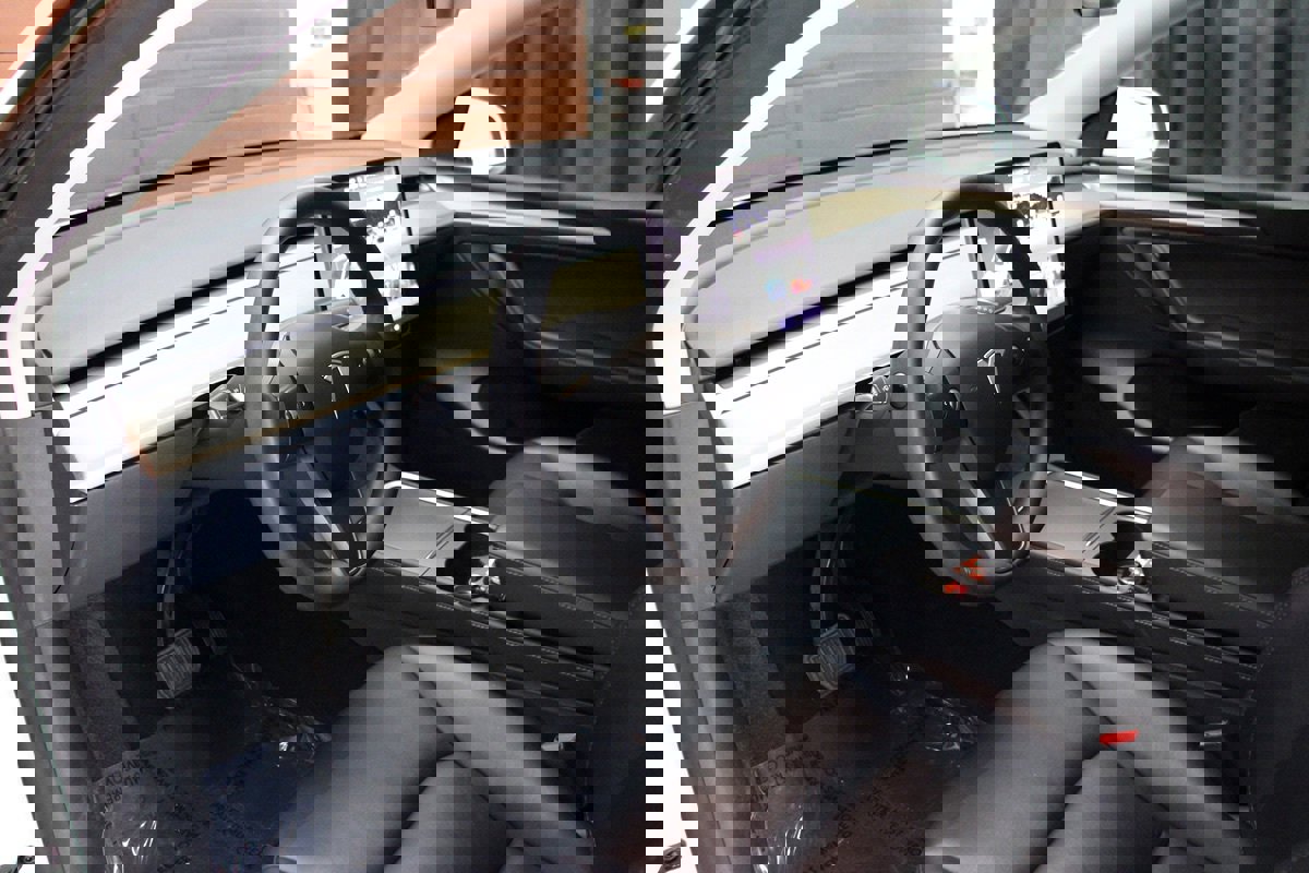 Used 2022 Tesla Model Y Long Range image 48