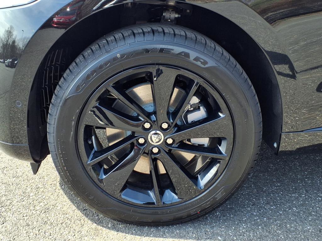 New 2026 Jaguar F-PACE R-Dynamic S image 9