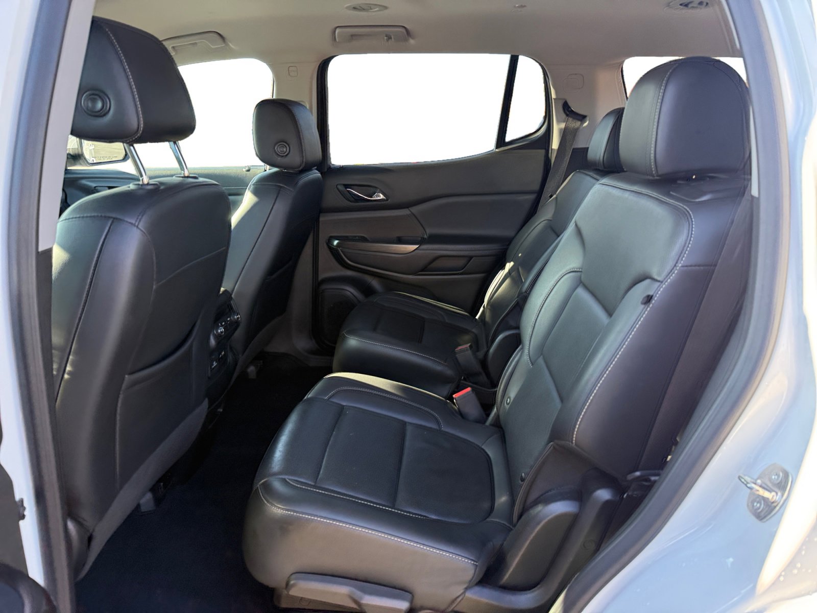 Used 2023 GMC Acadia SLT image 16