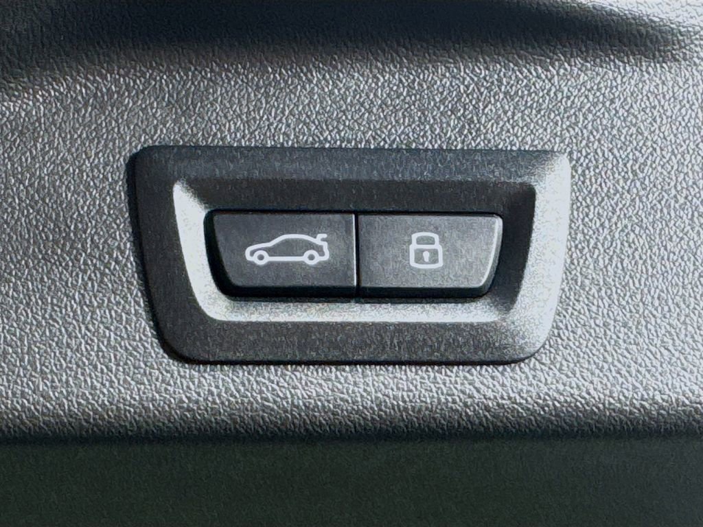 Used 2026 BMW X5 xDrive50e w/ M Sport Package image 33