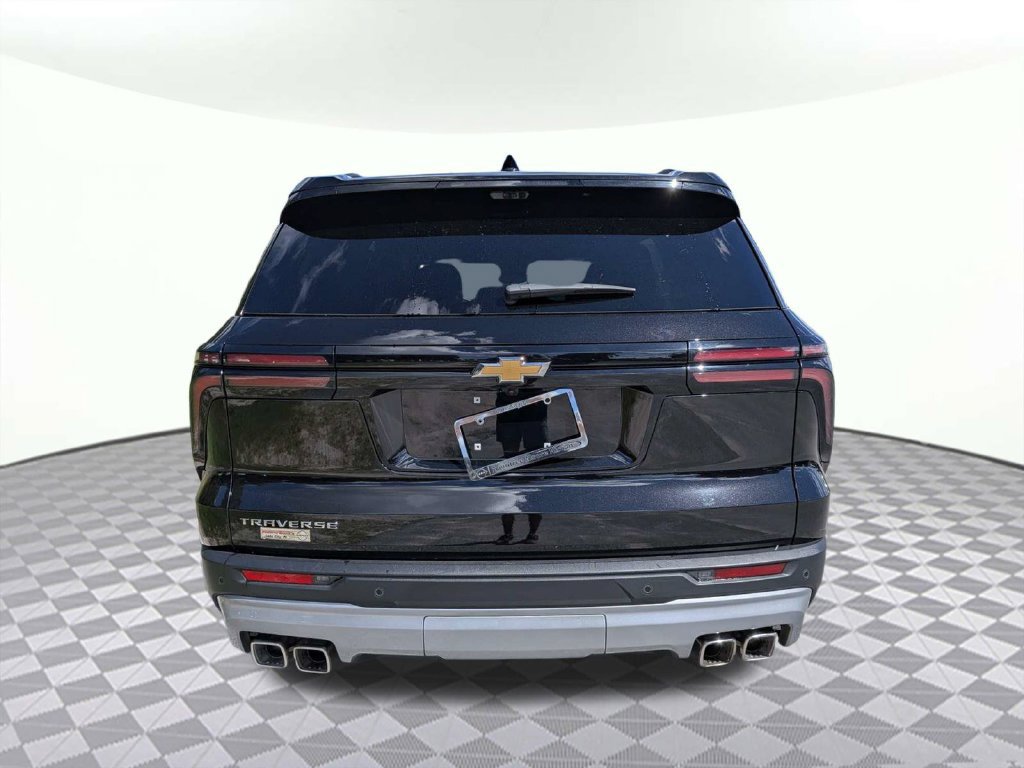 Used 2026 Chevrolet Traverse LT w/ Driver Confidence Package FWD image 4