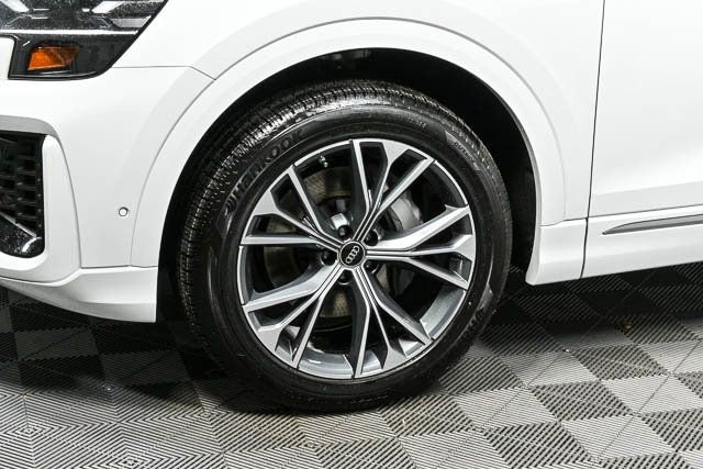 Used 2025 Audi Q8 Premium AWD/4WD image 29