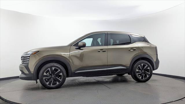 Used 2025 Nissan Kicks SV AWD/4WD image 3