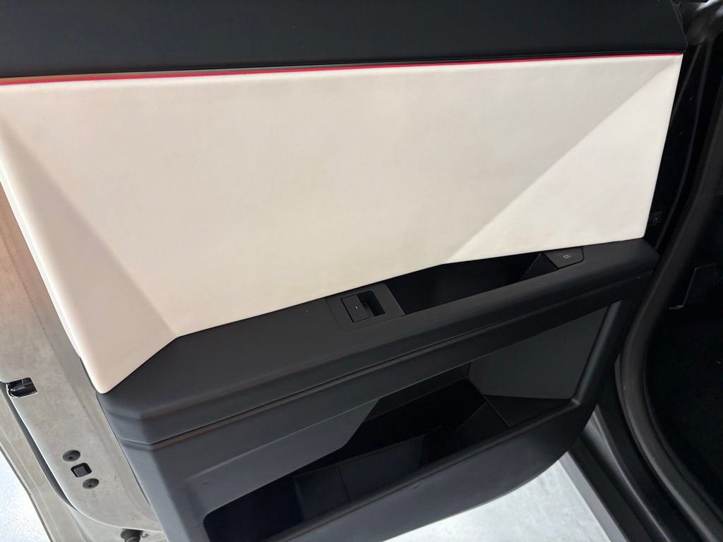 Used 2024 Tesla Cybertruck AWD Crew Cab image 26