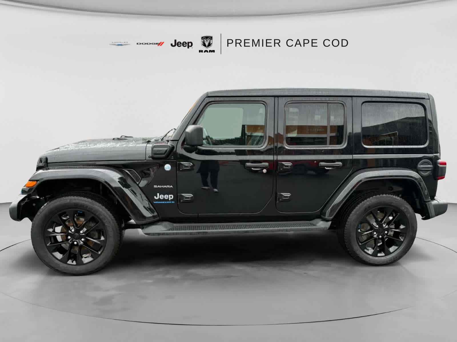 Used 2023 Jeep Wrangler Unlimited Sahara w/ Cold Weather Group AWD/4WD image 8