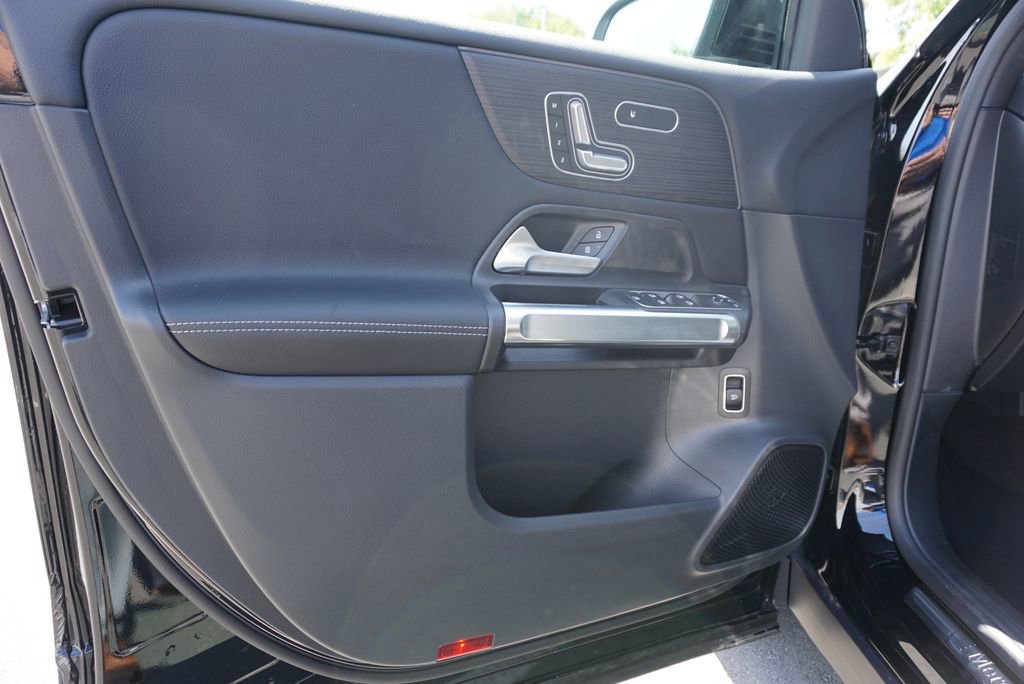 New 2025 Mercedes-Benz GLB 250 4MATIC image 21