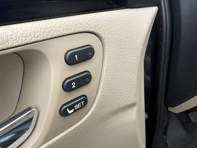 Used 2016 Honda Pilot Touring image 16