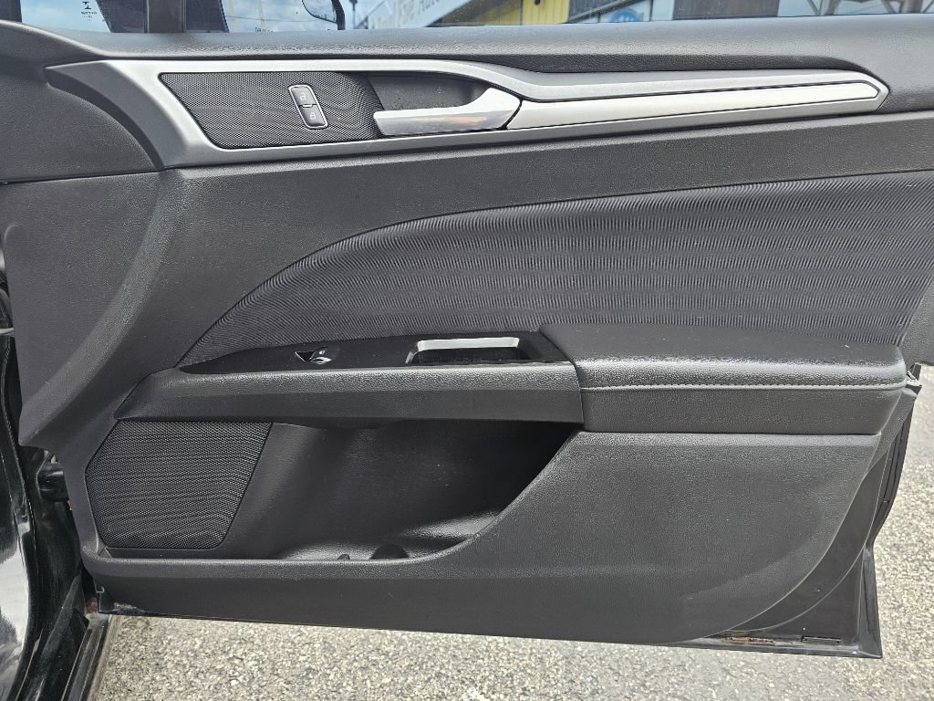 Used 2015 Ford Fusion SE FWD image 41