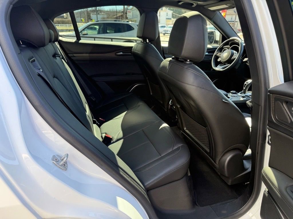 Used 2023 Alfa Romeo Stelvio Ti image 24