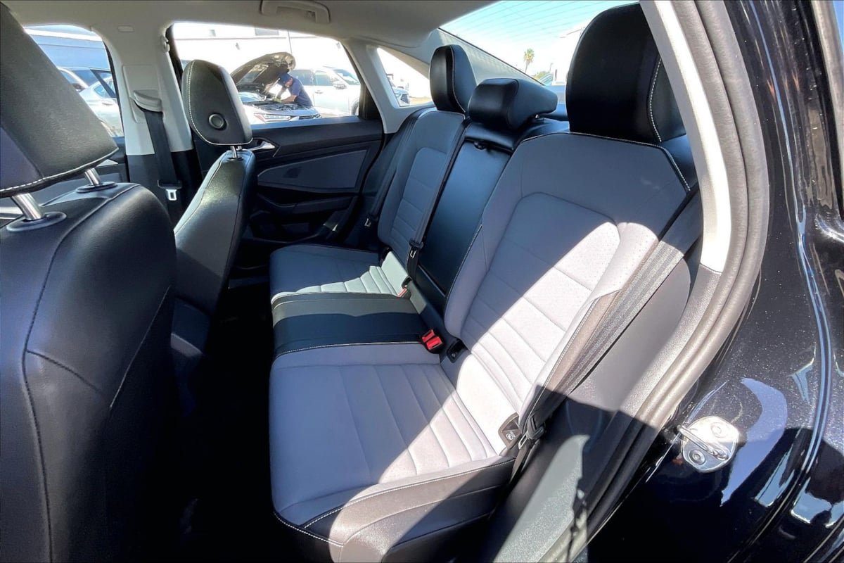 Used 2025 Volkswagen Jetta SE FWD image 22