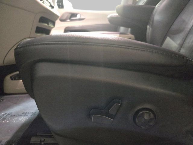 Used 2024 Chrysler Pacifica Touring-L image 28