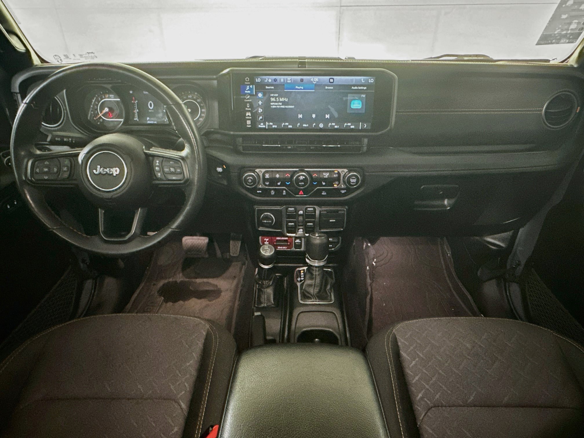Used 2024 Jeep Gladiator Mojave w/ Convenience Group AWD/4WD image 27