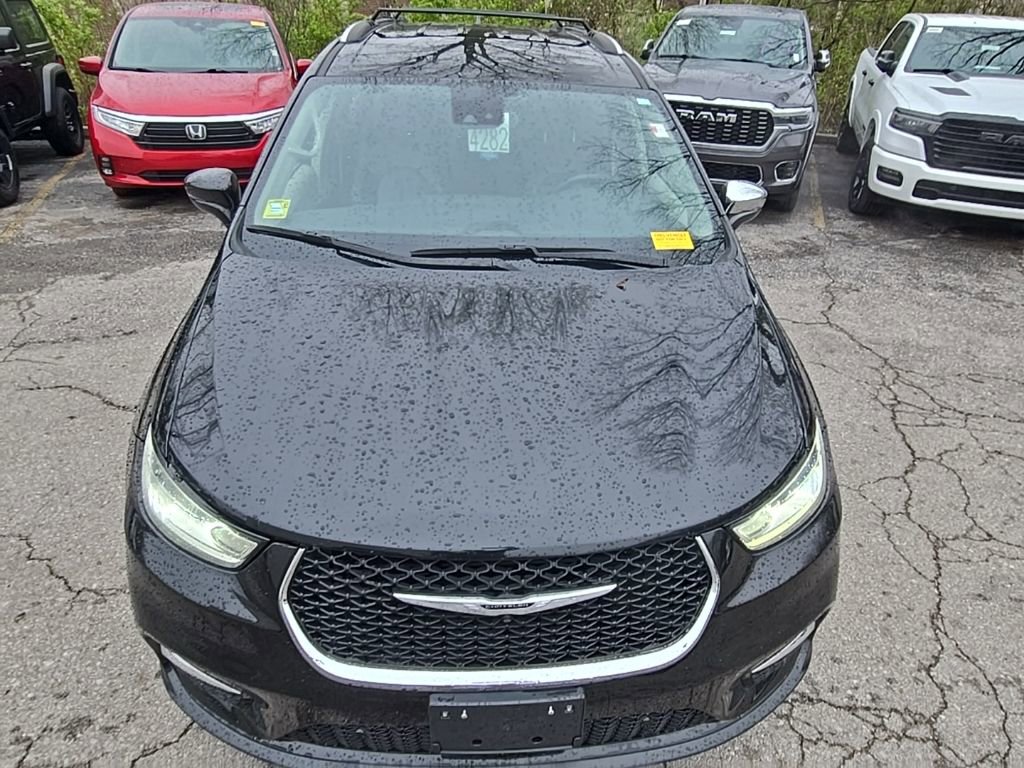 Used 2021 Chrysler Pacifica Touring-L image 13