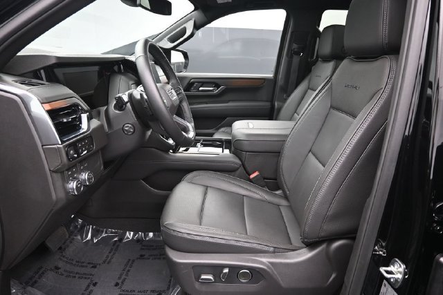 Used 2026 GMC Yukon Denali w/ Sun & Power Step Package AWD/4WD image 14