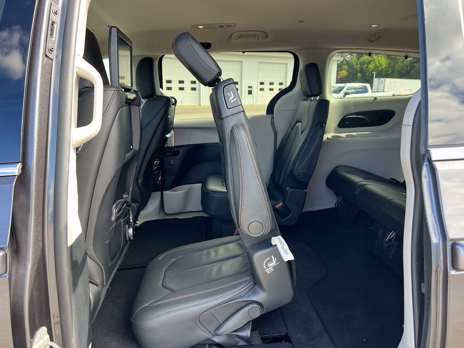 Used 2020 Chrysler Pacifica Touring-L Plus FWD image 44