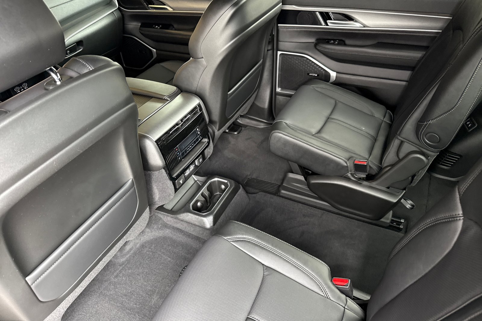 New 2026 Jeep Grand Wagoneer Limited w/ Convenience Group I AWD/4WD image 13