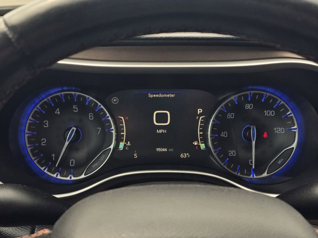 Used 2019 Chrysler Pacifica Touring-L w/ Advanced Safetytec Group FWD image 18