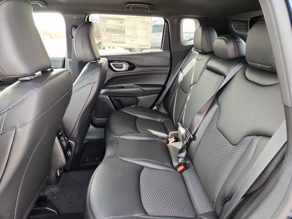 New 2026 Jeep Compass Latitude image 9