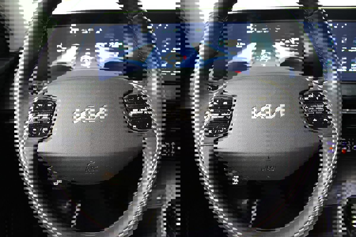 Used 2024 Kia EV6 Light RWD image 12