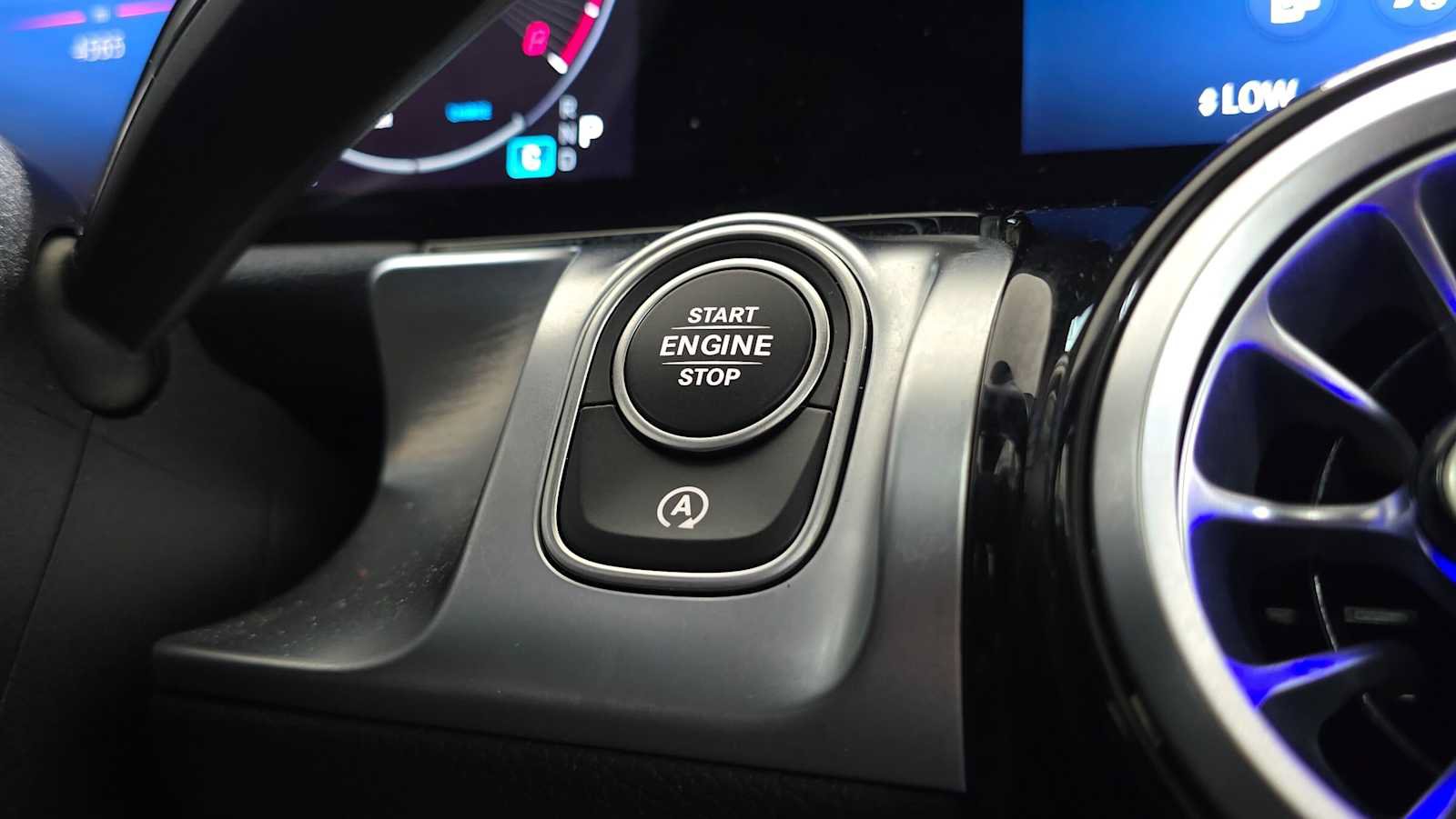 Used 2026 Mercedes-Benz GLB 250 4MATIC image 37