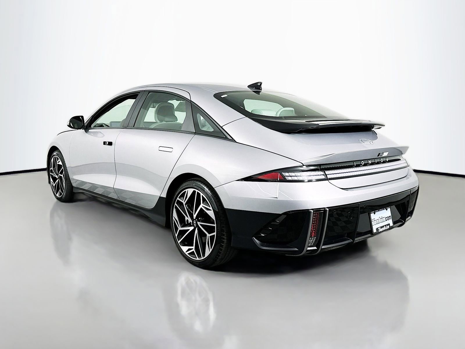 Used 2024 Hyundai Ioniq 6 SEL AWD/4WD image 5
