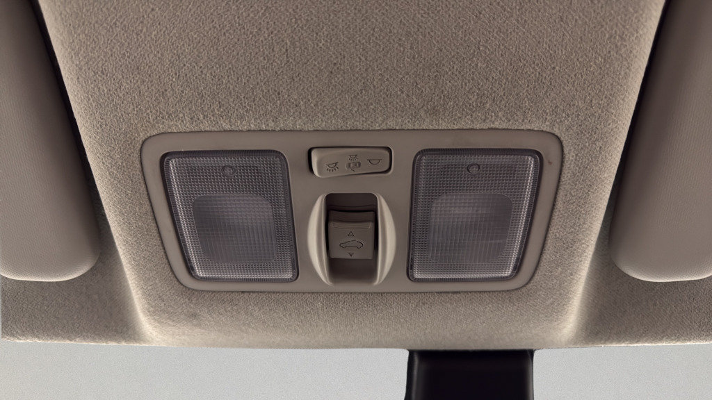 Used 2025 Hyundai Venue SEL FWD image 25