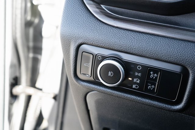 Used 2024 Ford Explorer Limited image 24