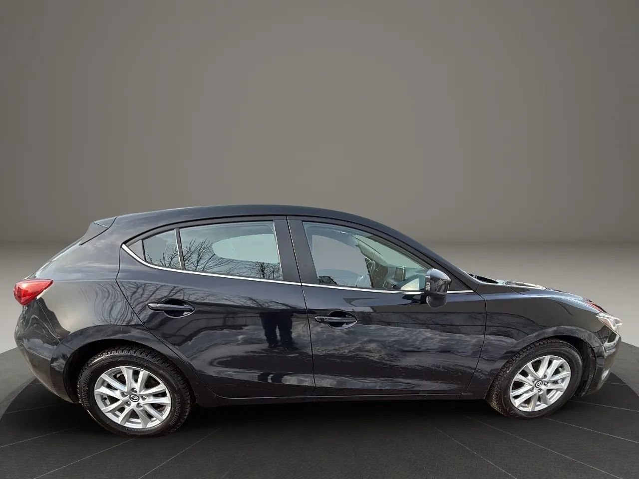 Used 2015 MAZDA MAZDA3 i Grand Touring image 4